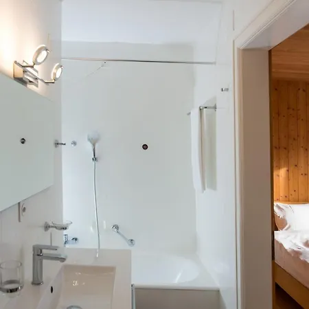 For 12 Persons Crestas-lenzerheide בקתה *