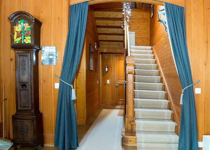 Ski-In Ski-Out Chalet Crestas For 12 Persons- Lenzerheide *